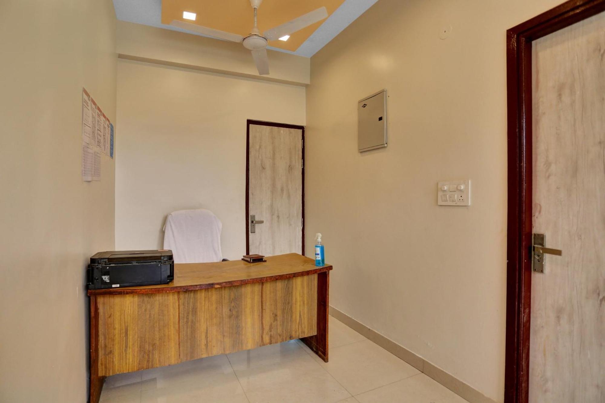 Hotel O Expo View Near Pvr Ansal Plaza เกรทเตอร์นอยดา ภายนอก รูปภาพ